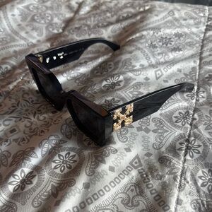 Off White Catalina square frame